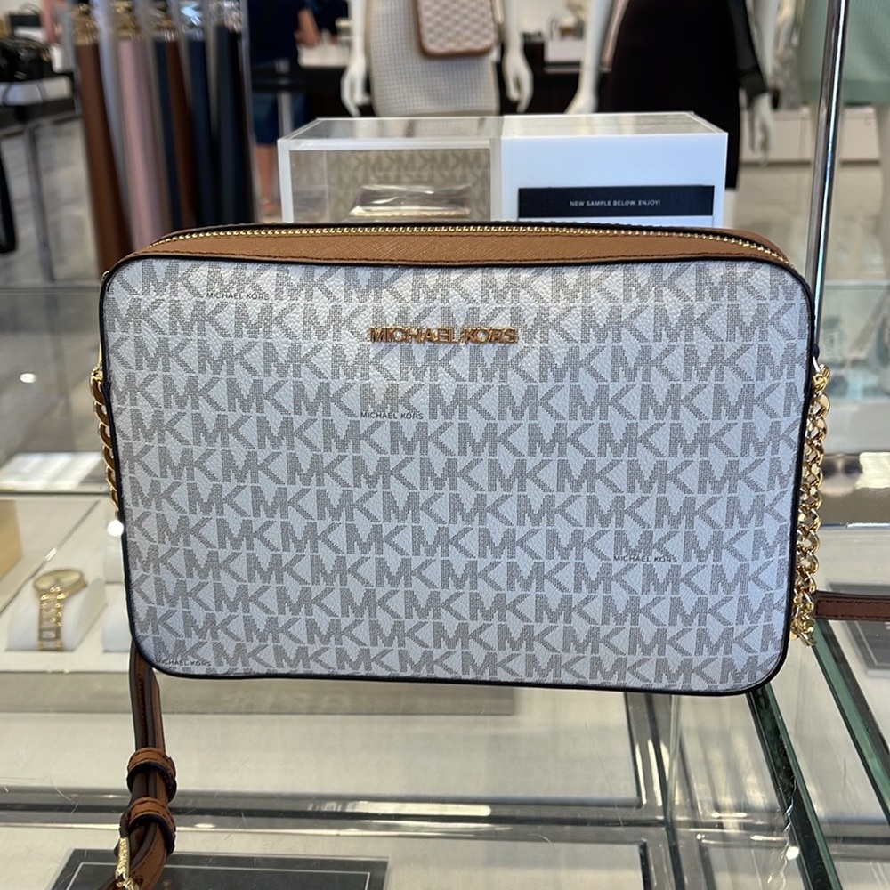 Michael Kors Jet Set Item Large East West Zip Crossbody Vanilla - Picture 12 of 16